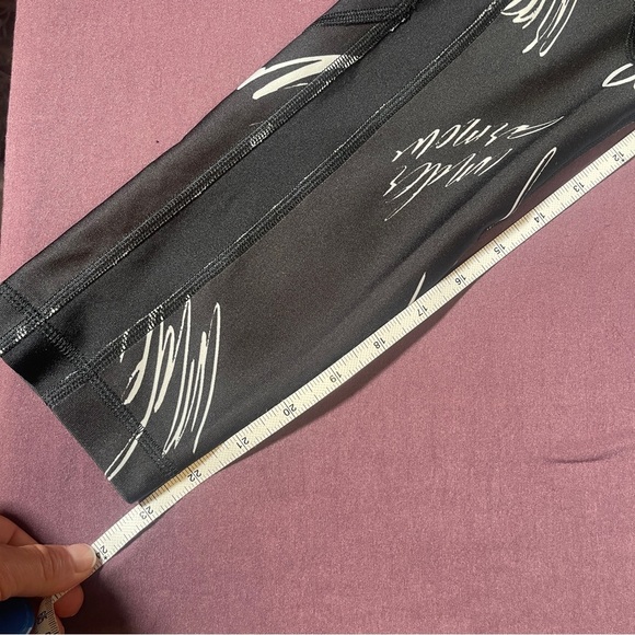 Under Armour Heatgear Compression 23" Cropped Leggings in black - Size Medium - Picture 4 of 9